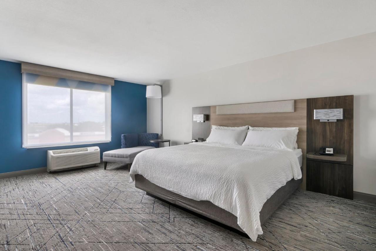 Holiday Inn Express Peru-Lasalle Area By Ihg Exterior photo