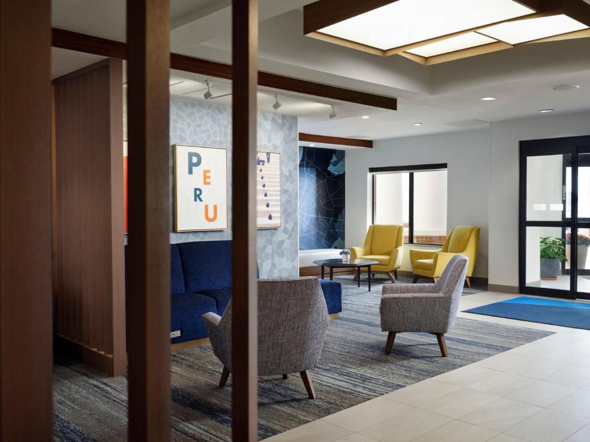 Holiday Inn Express Peru-Lasalle Area By Ihg Exterior photo