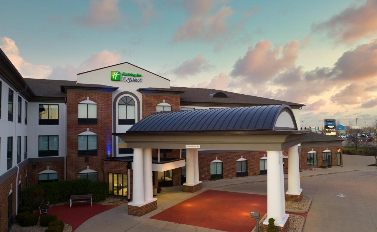 Holiday Inn Express Peru-Lasalle Area By Ihg Exterior photo
