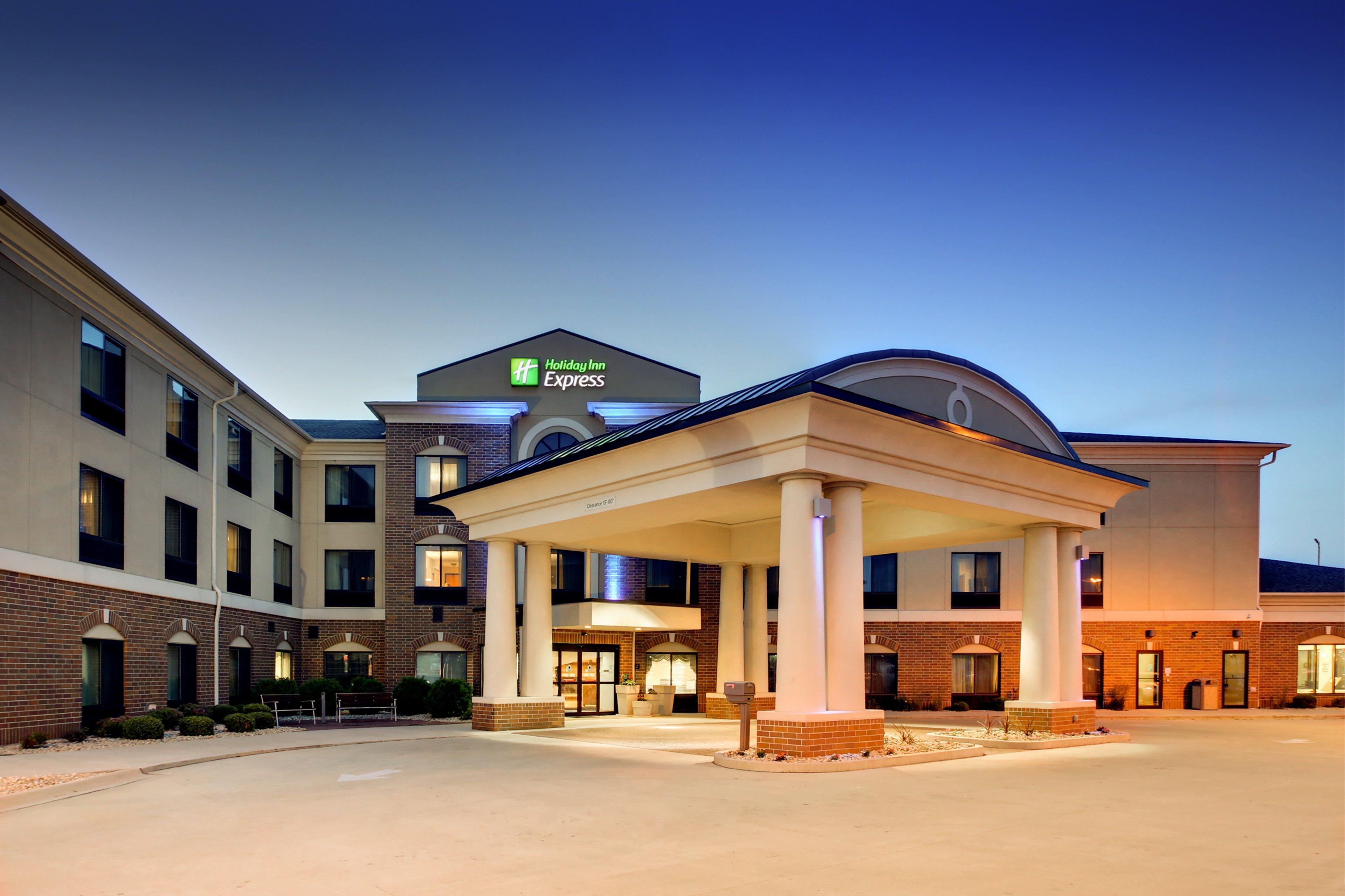 Holiday Inn Express Peru-Lasalle Area By Ihg Exterior photo
