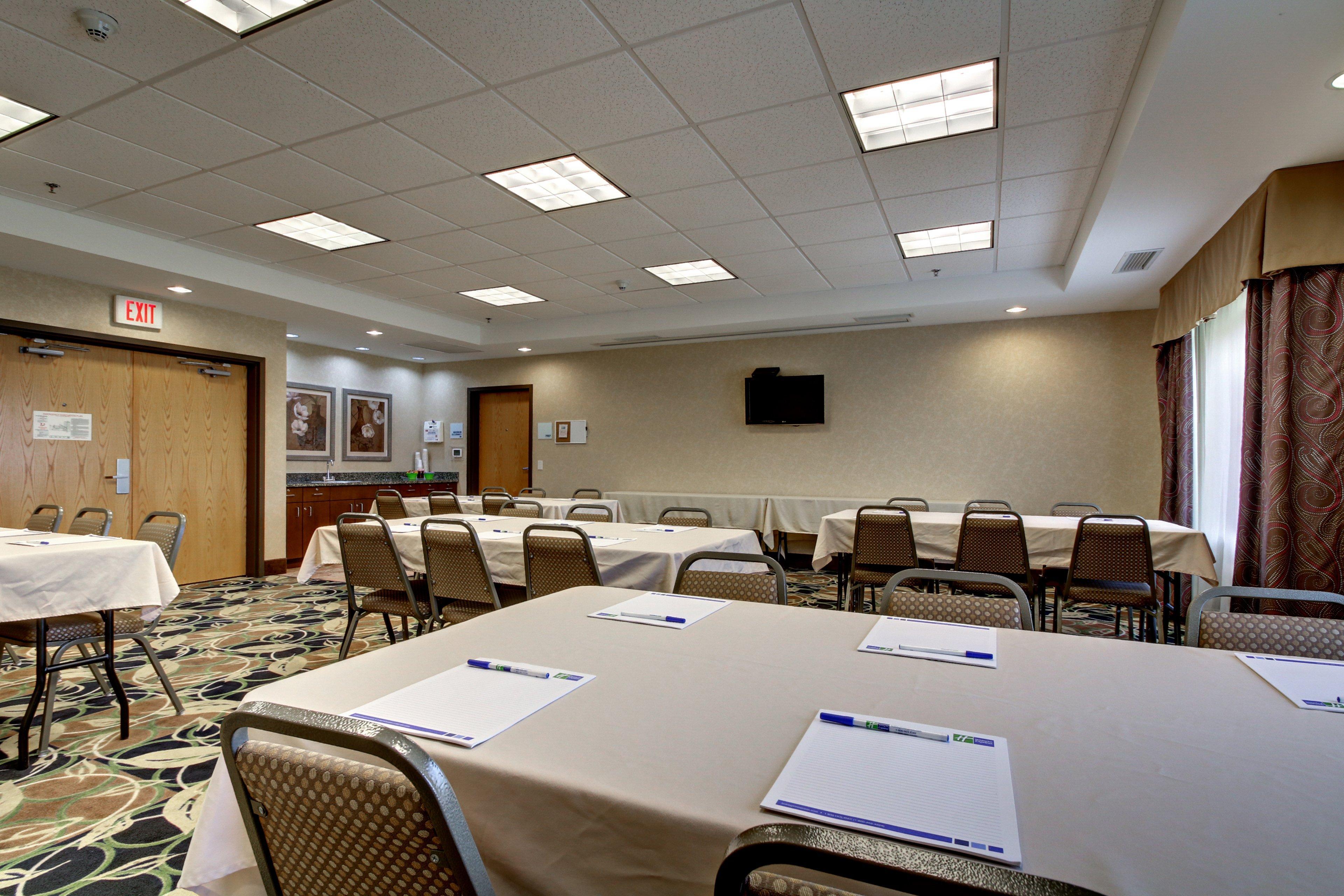 Holiday Inn Express Peru-Lasalle Area By Ihg Exterior photo